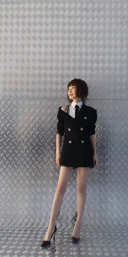 53岁陈鲁豫暴瘦认不出!