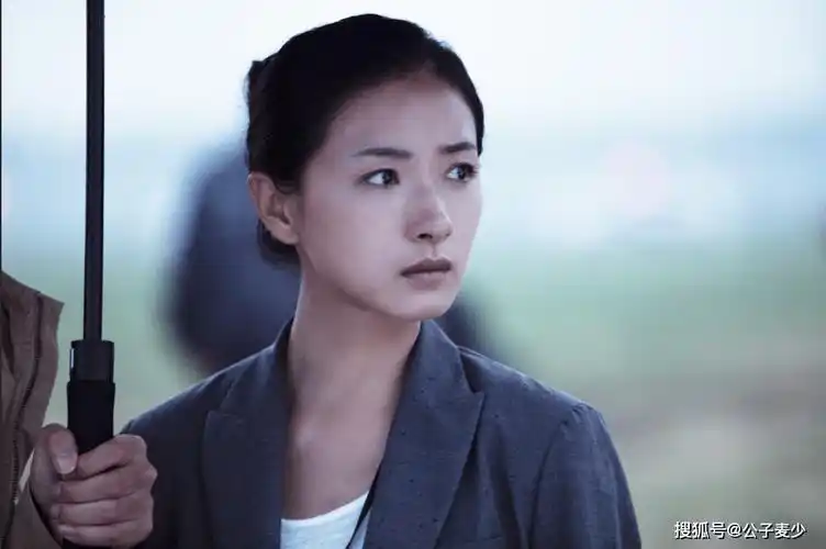 万茜的瓜:多次拒绝潜规则,曾欲轻生,遭劈腿,如今41岁活成这样_表演