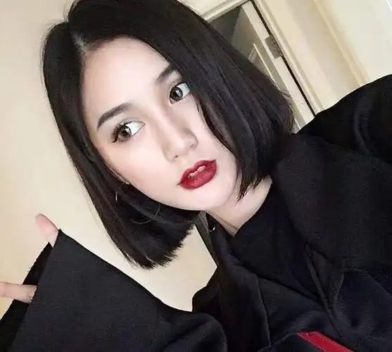 圆脸大脸适合的发型,让脸小一圈,让你做可盐可甜的女神