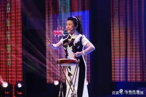 杨菲表演的含灯大鼓《一声祝福》