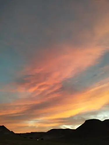 看夕阳是一种幸福!云与夕阳的交相溶,让人间美若仙境!