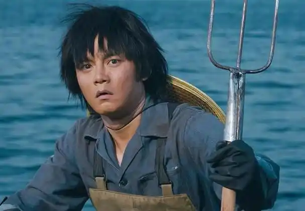 我想第二印象就是这位《夏洛特烦恼》中尹正饰演的袁华同学了吧