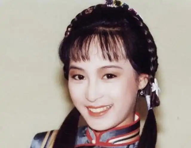 "铁心兰"黎美娴:19岁一夜成名,39岁嫁入豪门,54岁恩爱如初