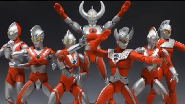 奥特之父收养了五个孩子和自己的亲生孩子一起生活,也就是日后的奥特