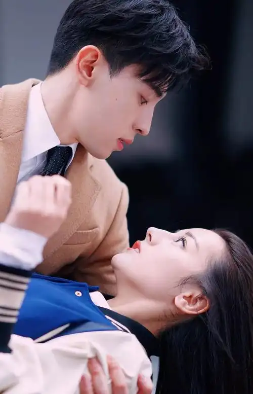 壁纸| 来领走你的迪丽热巴,邓伦