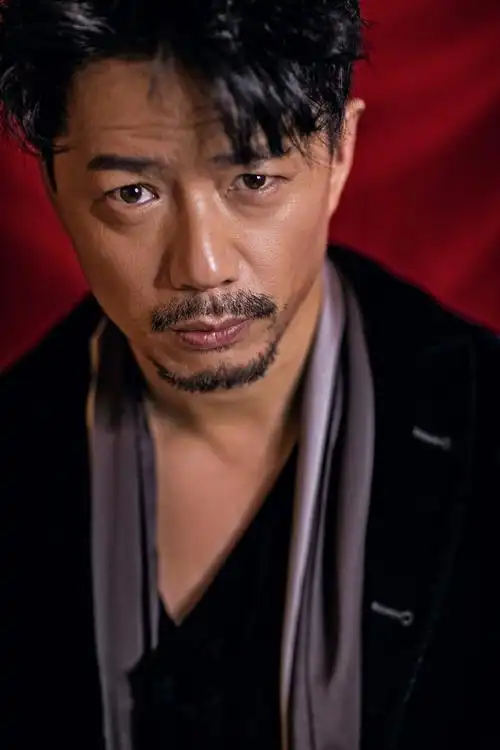 简介:段奕宏帅气黑色时装冷峻男人味写真图片,分享一组段奕宏图片给