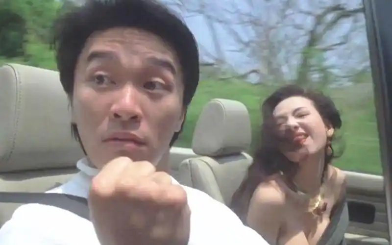 她与周星驰合作的电影《情圣》,堪称经典.