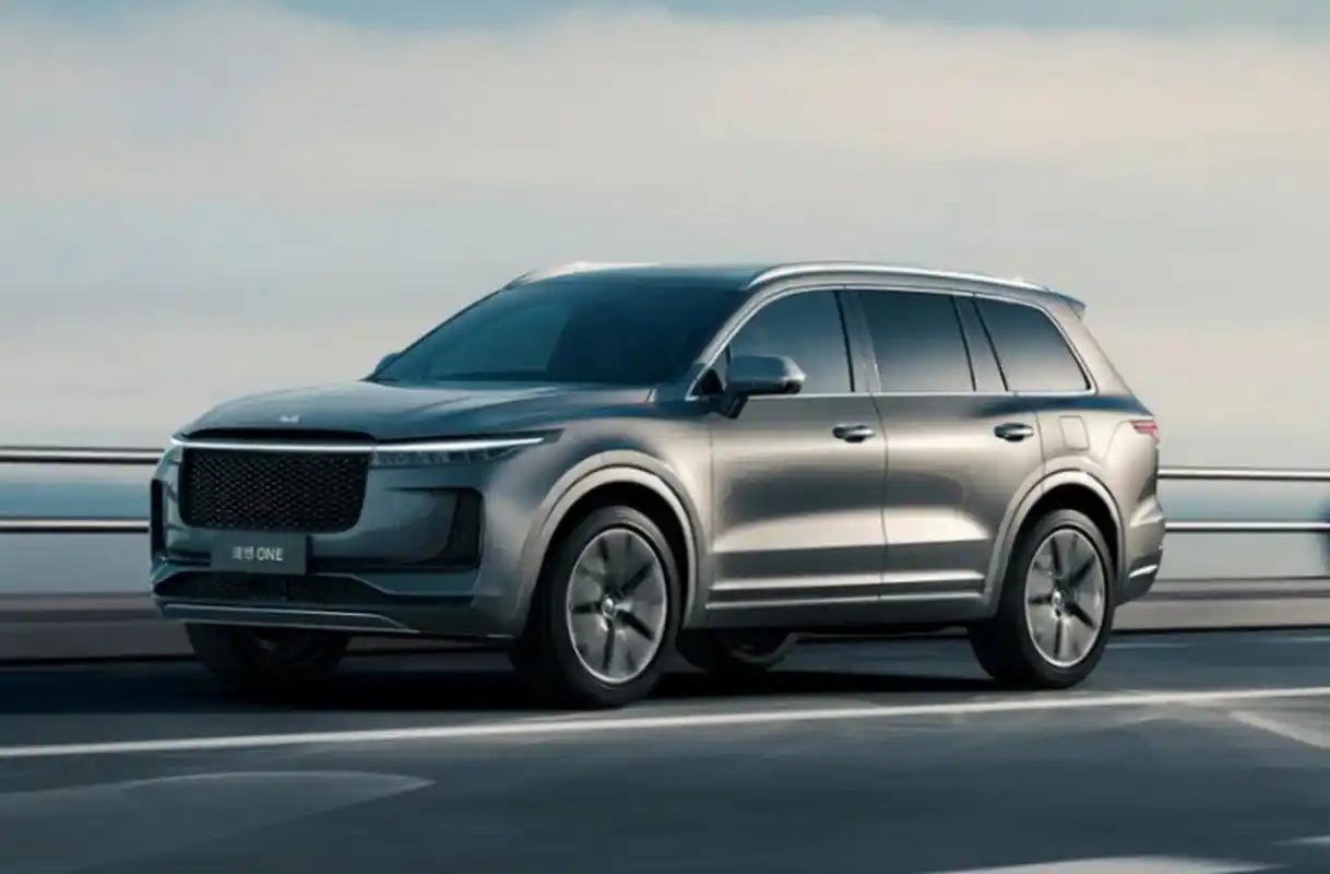 此外,理想汽车还积极探索共享出行服务的发展,推广其