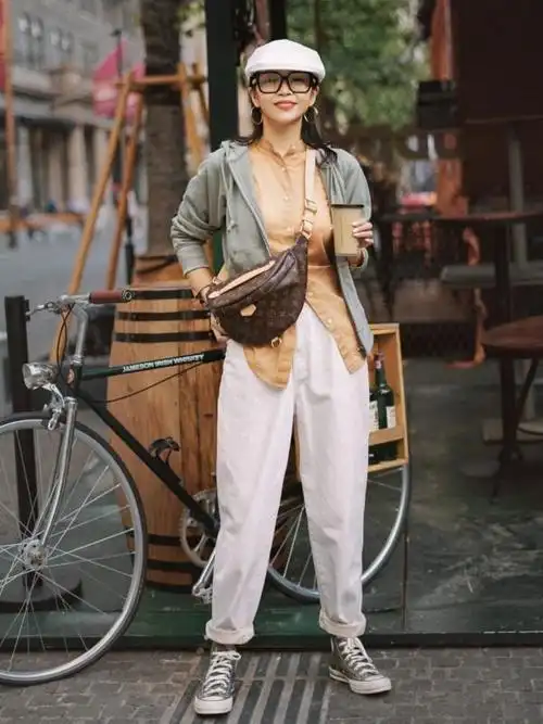 又被"三木博主"惊艳到了:夏天头戴帽,裤子穿松不穿紧,真洋气