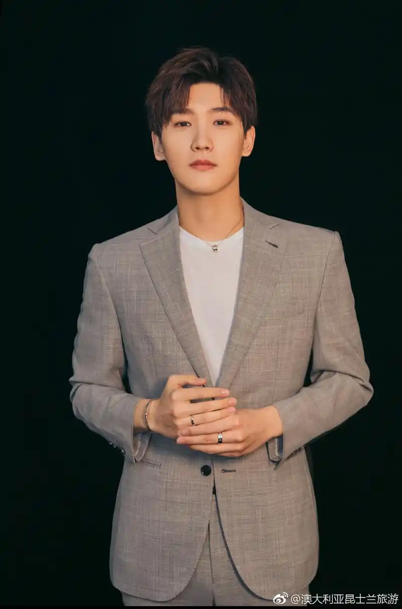 来自邢昭林小哥哥的"西装杀",温柔清新,儒雅内敛,霸气冷酷,各种风格都