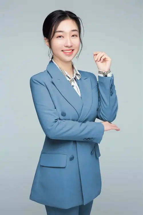 金牌英语讲师—lucy