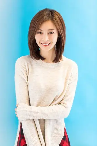 灵气小花邵芸曝写真 清新明媚演绎多young面孔