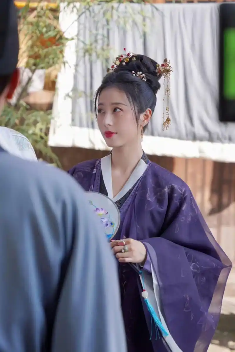 周雨彤好适合古装,婀娜多姿,气若幽兰.