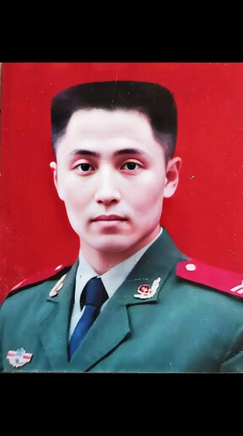 听说当年老武警留这样的发型平头,还是很有实力哦#军旅 #武警