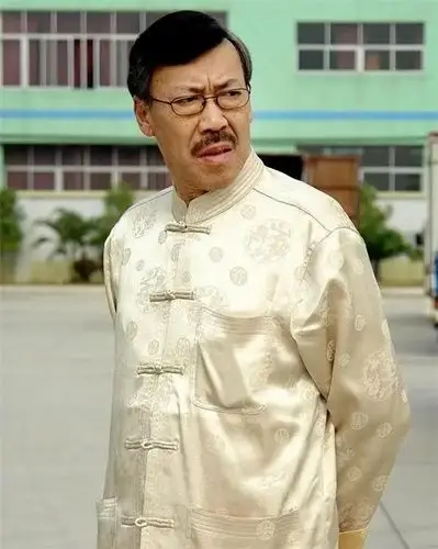 75岁冯淬帆近照秃顶严重,自认性格孤僻,分手汪明荃后单身至今_腾讯新