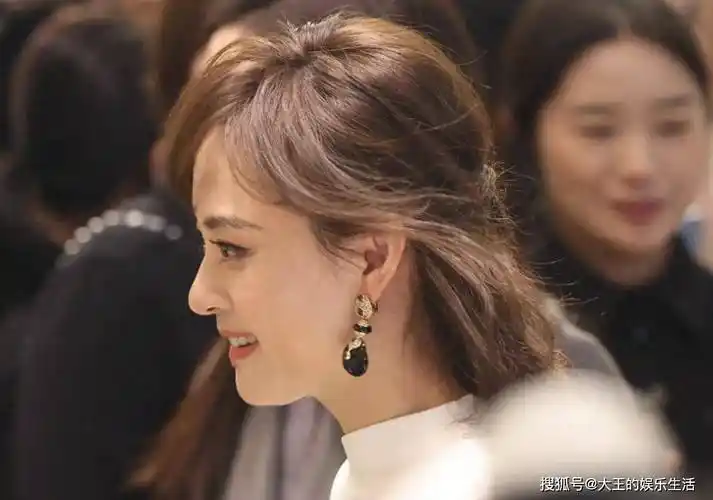 原创孙俪活动生图续了长发气质大变网友辣评终于告别微商发型