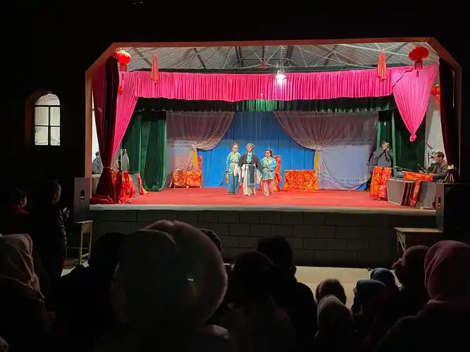 乡村夜舞台秦腔吼起来