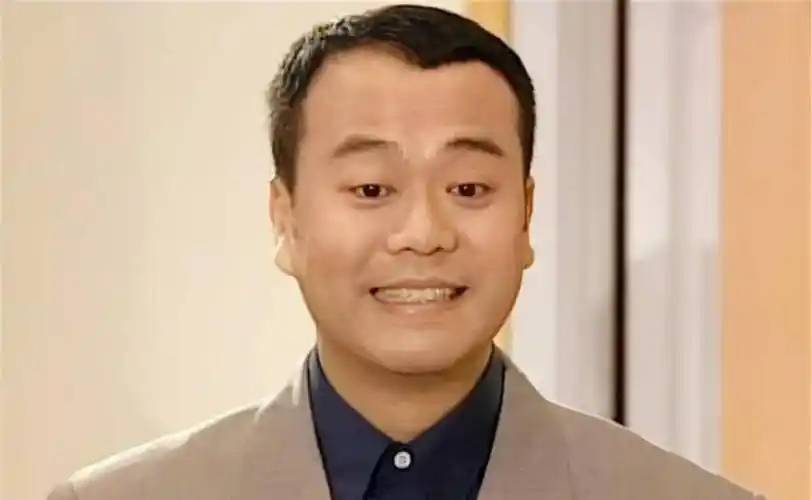 欧阳震华吐槽香港明星:很多人去内地捞金,我也想去,可没人邀请我