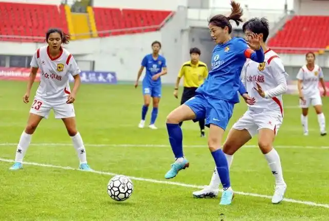 在金山,上海女足用连胜欢度自己的节日!超多酷飒现场图来袭
