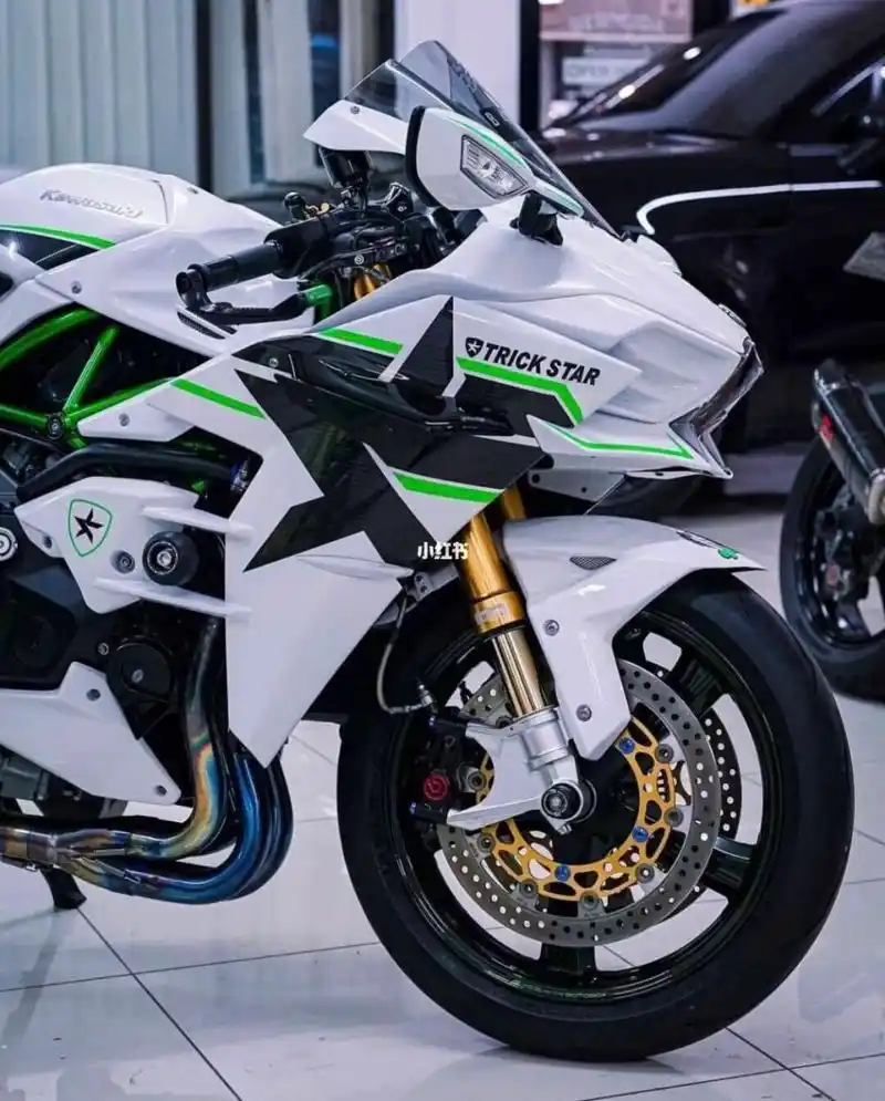 川崎h2 川崎(ninja)h2的命名来自kawasaki的两个系列车款,ninja代表的