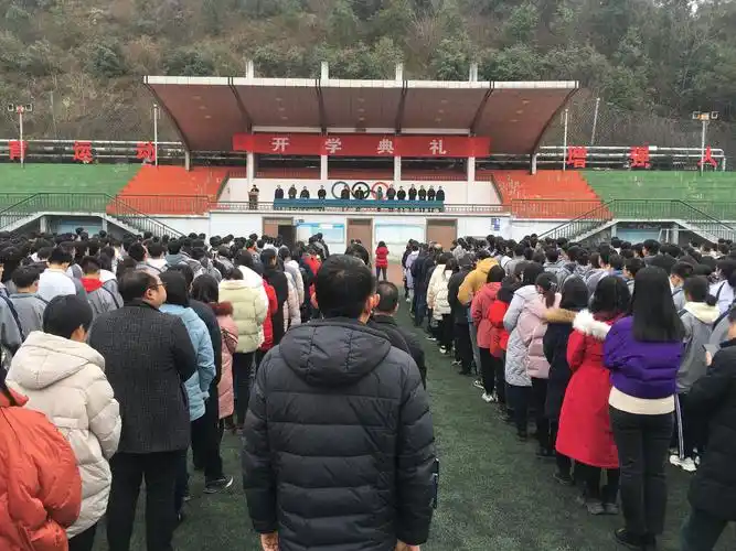 踔厉奋发创伟业 笃行不怠向未来-国旗下讲话-十堰市第一中学