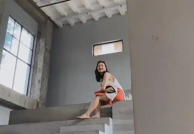 张大奕小三风波过后,董花花已转型成女强人,视察新公司装修情况