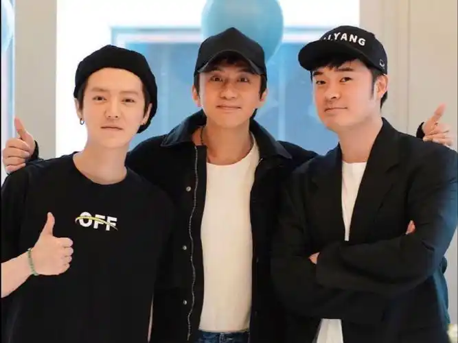 【邓超陈赫鹿晗】三兄弟同框,画面太温馨了.