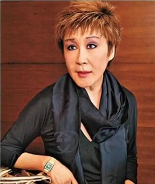 67岁苗可秀近照李小龙去世后30年仍单身网友完胜丁佩