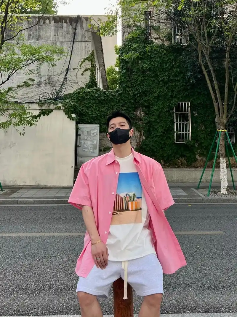 不懂就问 男生可以穿粉色吗.#穿搭 #ootd #男生穿搭 - 抖音