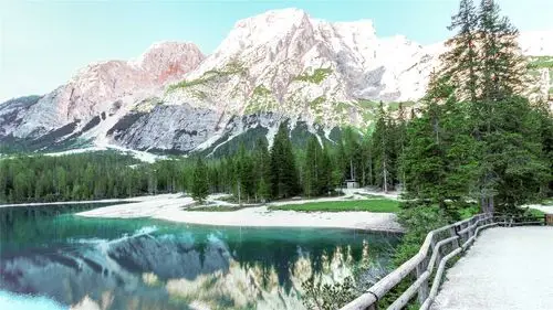 巍峨雪山美景高清桌面壁纸