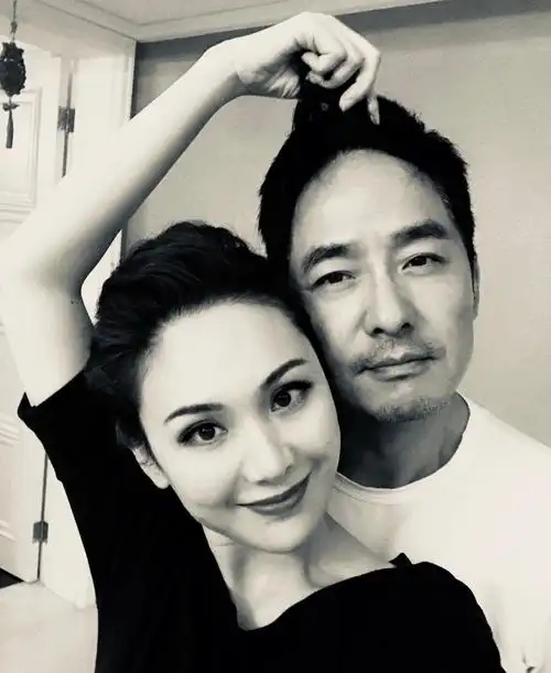 程莉莎郭晓冬黑白自拍照图片38