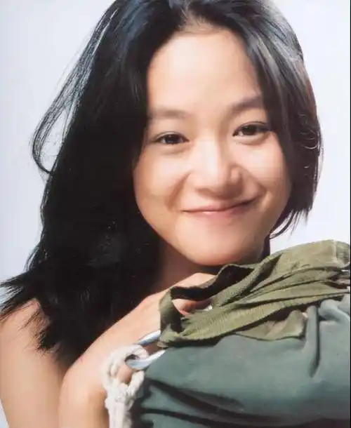 原创周韵靠小三上位脾气还暴却能让姜文宠她十几年凭什么