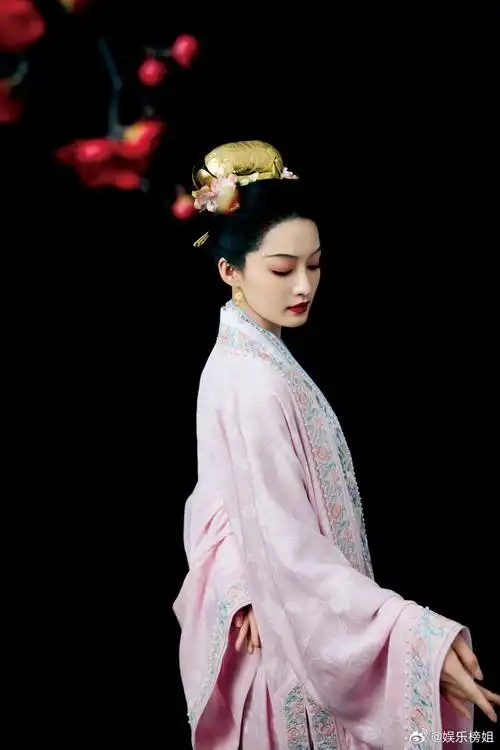 李沁央视春晚宋韵造型##李沁春晚宋韵古装大片