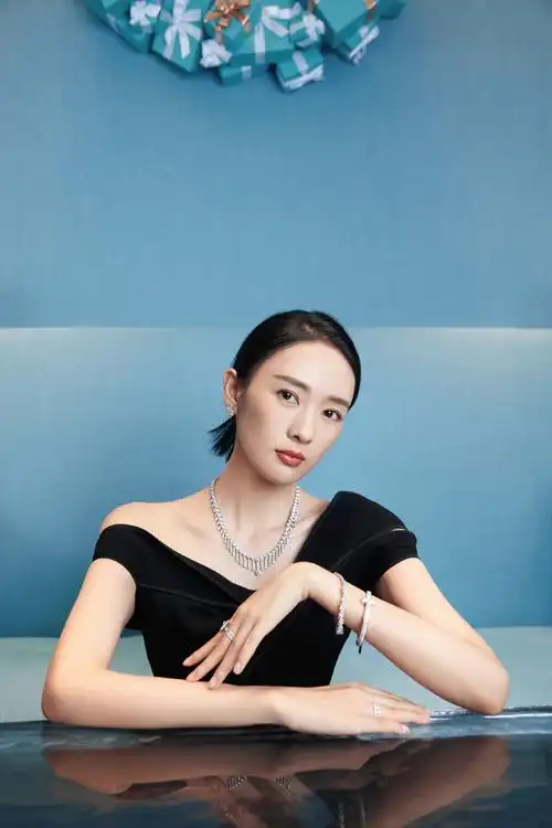 童瑶露肩黑衣性感写真图片69