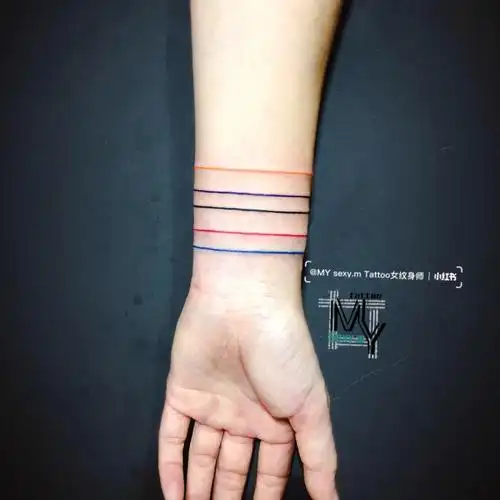 独特设计,彩虹96线条手腕围绕一圈小清新纹身#我的纹身分享  #纹身