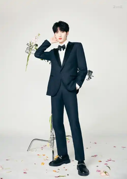 今天居然是领结啊啊啊@时代少年团-严浩翔一定要站个全身~我修!