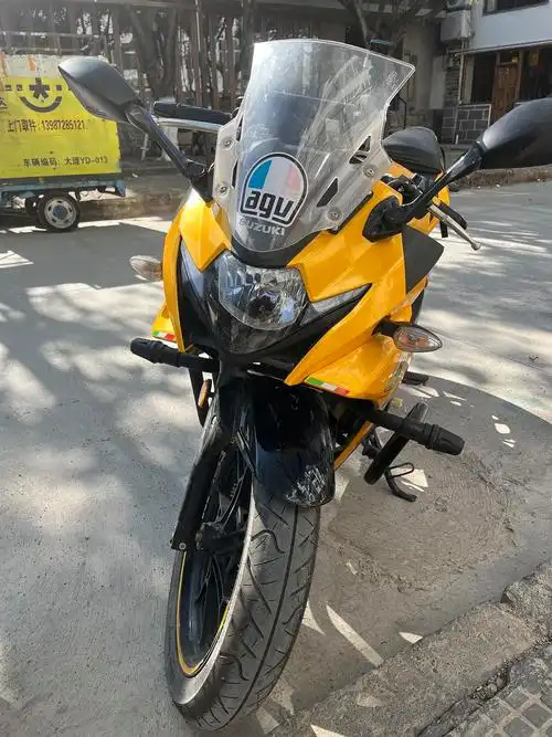 出豪爵铃木19款gsx250摩托车