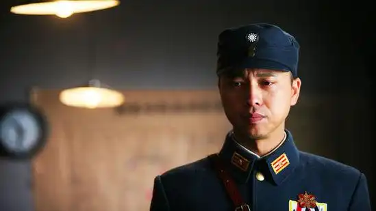 把偶像明星和偶像剧风格的故事,巧妙地融合进抗日战争题材的电视剧