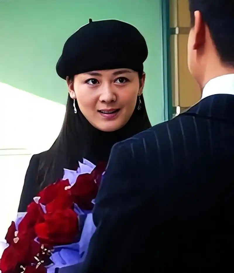 演员李琳:与前夫离婚净身出户,二婚嫁李大双,52岁被宠成公主