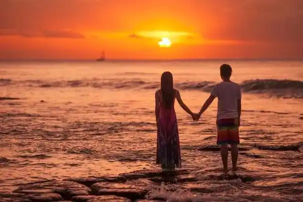 丈夫出轨后,选择不离婚的女人,心里到底在想什么?