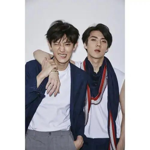 简介:exo吴世勋朴灿烈céci杂志8月刊帅气画报写真图,分享一组吴世勋