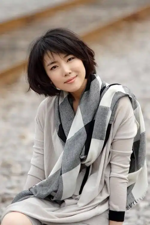 杨阳导演杨阳内地主持人杨阳个人资料和图片 杨阳近况介绍著名主持人