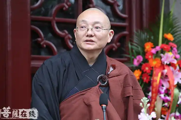 宏度法师代表灵岩山寺两序大众,诚挚欢迎和感恩各位领导,大德法师和