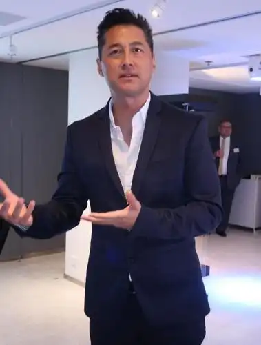 儿子未成年喝啤酒,女儿喜欢性感总爱露,王敏德:我会开家庭会议