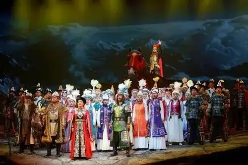 在歌剧创作方面,合唱团曾参与演出中国多部名族优秀歌剧,如《王贵与李