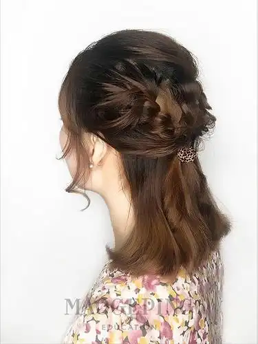 日系披肩半扎发,甜美温柔显气质