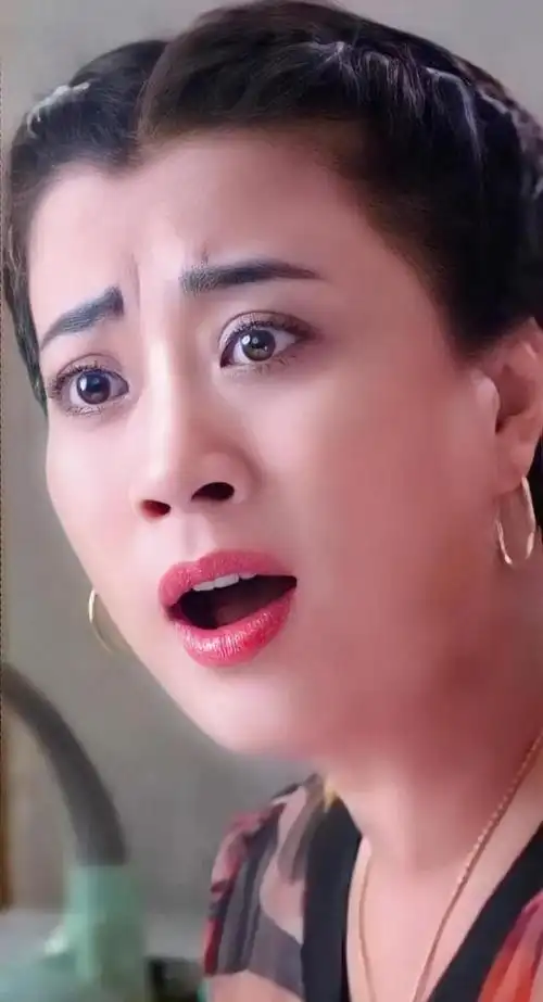 王红梅曲眉丰颊优雅可人