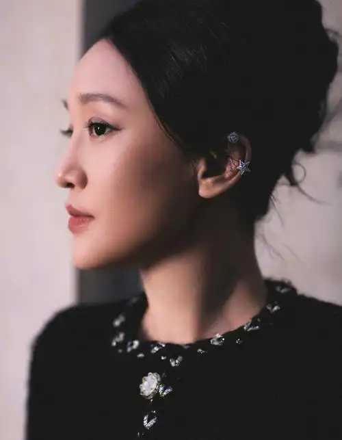 周迅这身也太黑道大小姐了