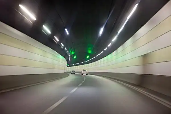 隧道汽车