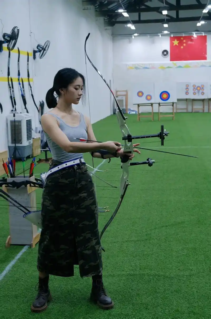 白天打工人 晚上打弓人.#射箭 #姿势要帅 #是时候展现真正 - 抖音